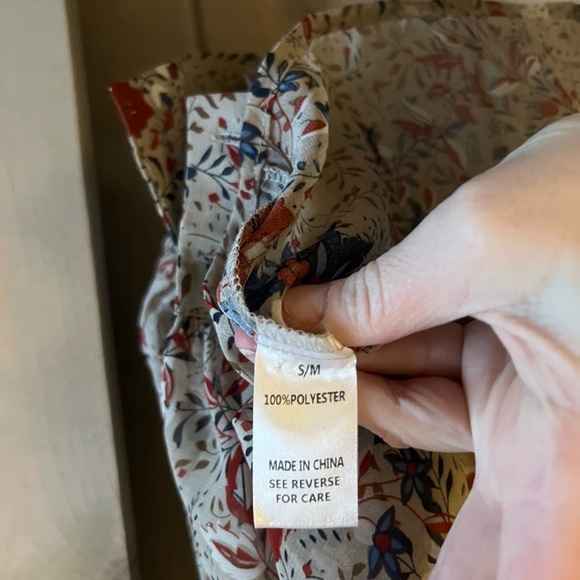 LIKE NEW Wishlist Tie Front Blouse - Picture 5 of 10